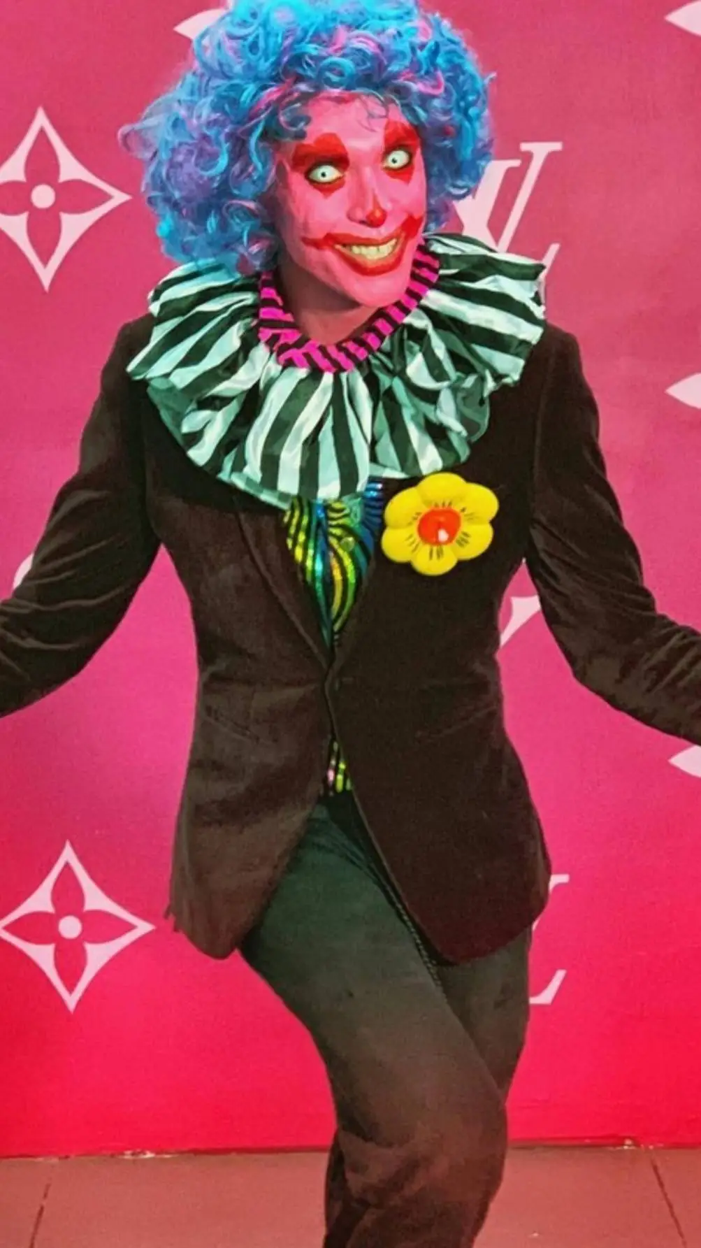 ai character: Blahblah the clown background