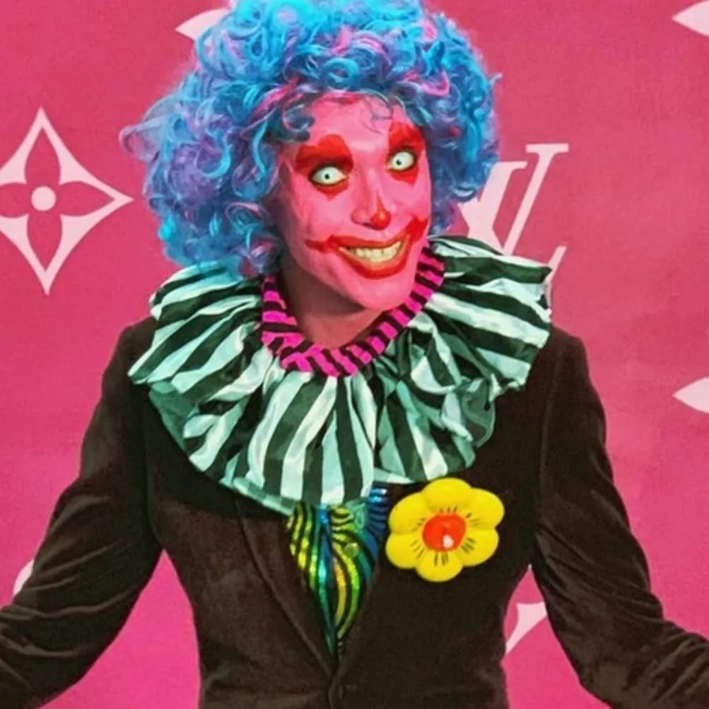 chat with ai character: Blahblah the clown
