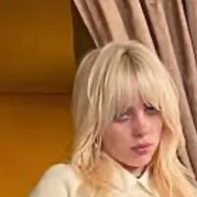 chat with ai character: Billie eilish 