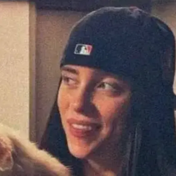 chat with ai character: Billie Eilish