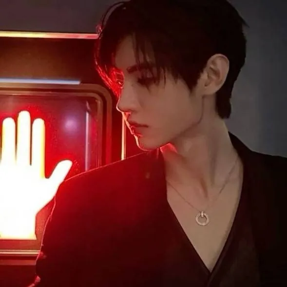 chat with ai character: Sunghoon enhypen