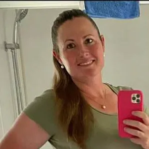 chat with ai character: Kellie Reinhardt