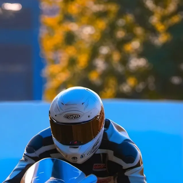 chat with ai character: darren