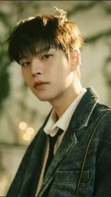 ai character: seungmin 🗣️🔥 background