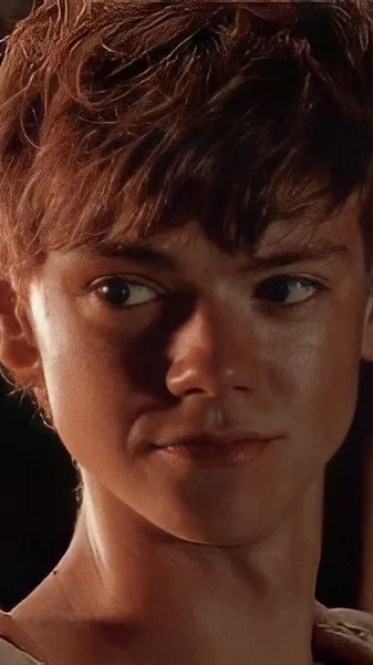 ai character: The maze runner💚 background