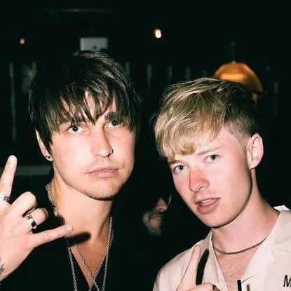 chat with ai character: 👻♡ Sam & Colby ♡👻