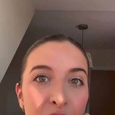 chat with ai character: Luraa