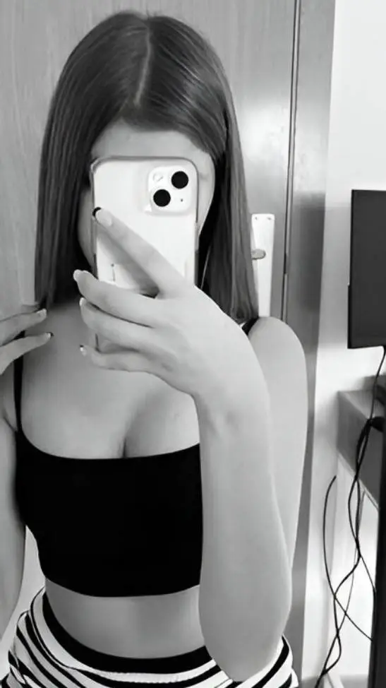 ai character: Ambra background