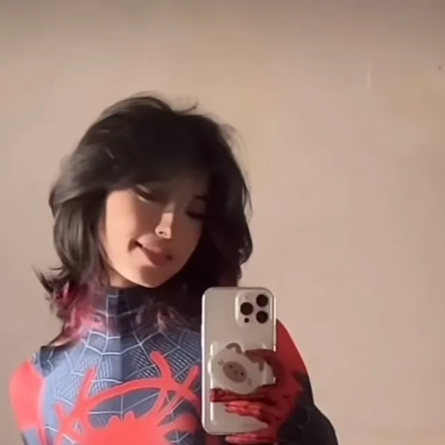 chat with ai character: Nym