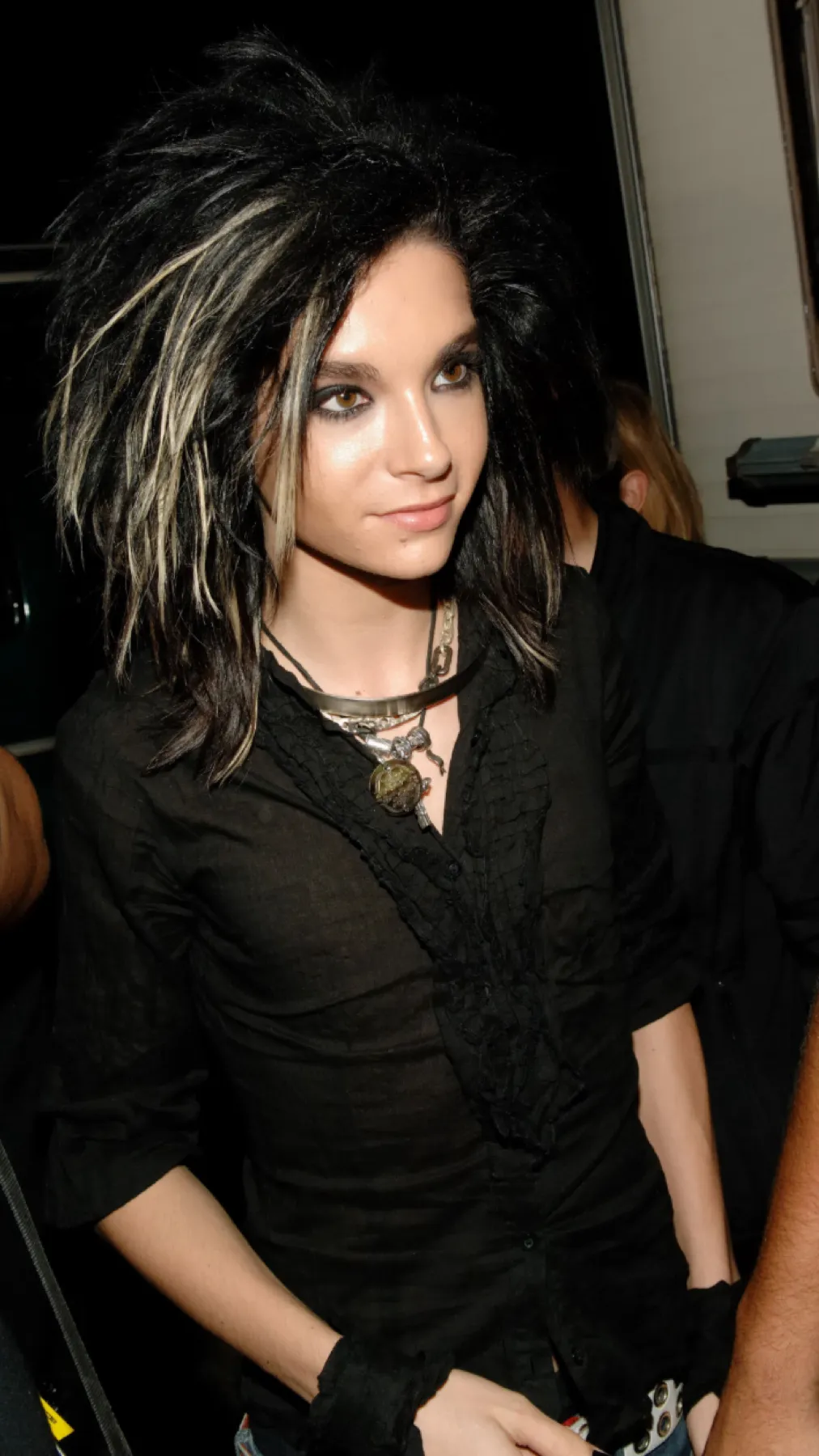 ai character: Bill kaulitz  background
