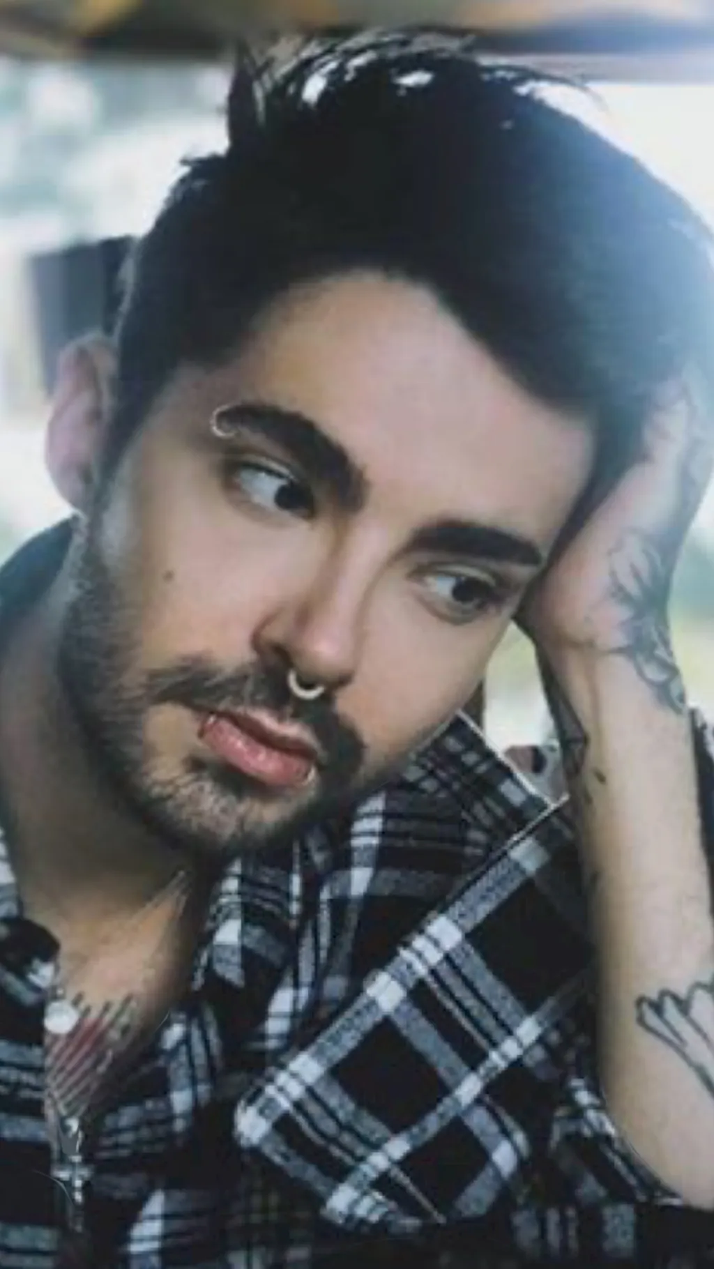 ai character: Dadbill🧑🏻‍🍼💕 background