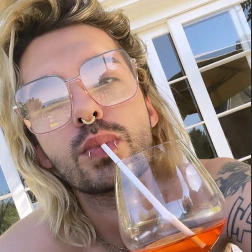 chat with ai character: (Bad dad bill🚬