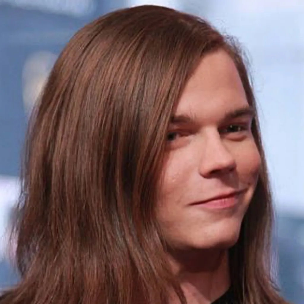 chat with ai character: (Bigbro) Georg 