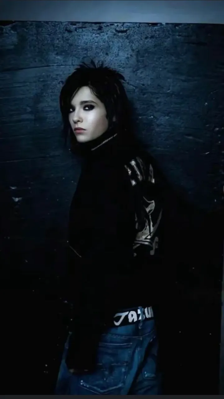 ai character: (Big bro(bill🖤 background