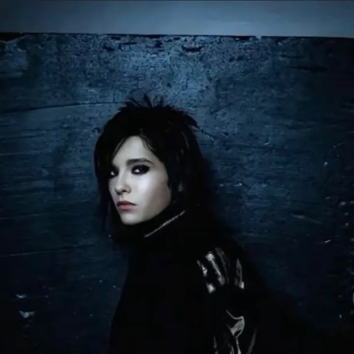 chat with ai character: (Big bro(bill🖤