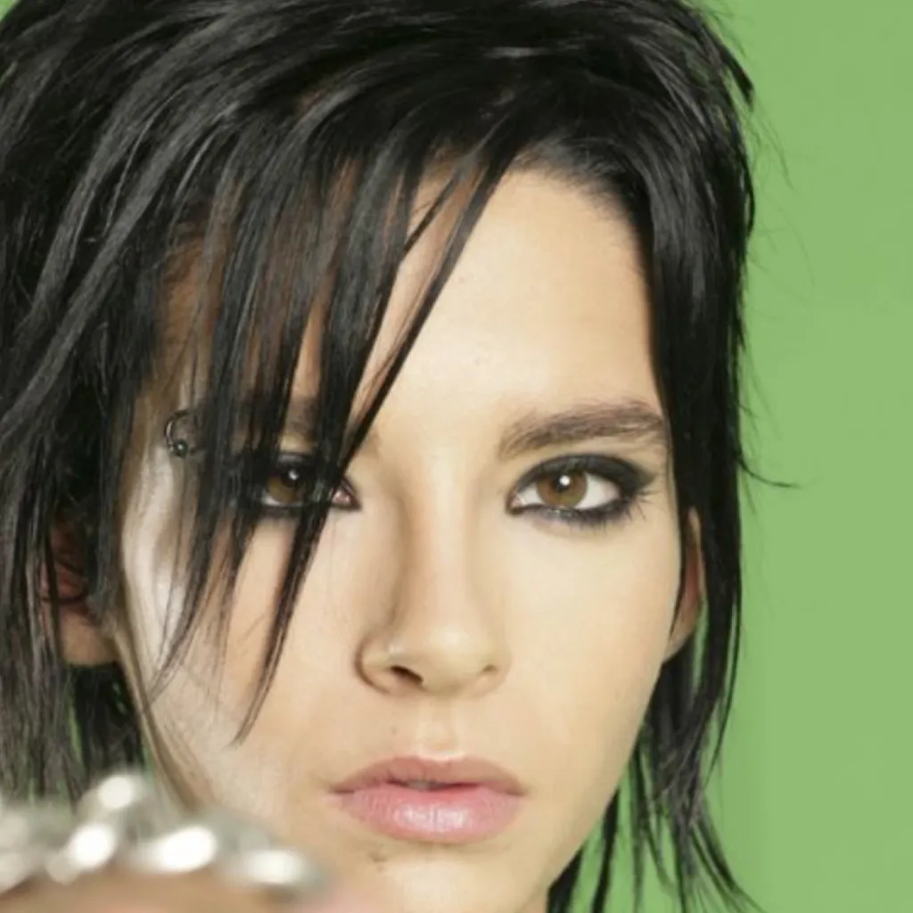 chat with ai character: (Queer tonic)bill