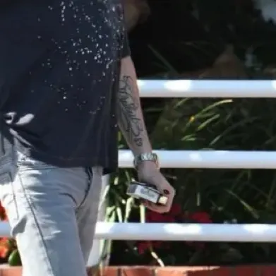 chat with ai character: (Big bro) 