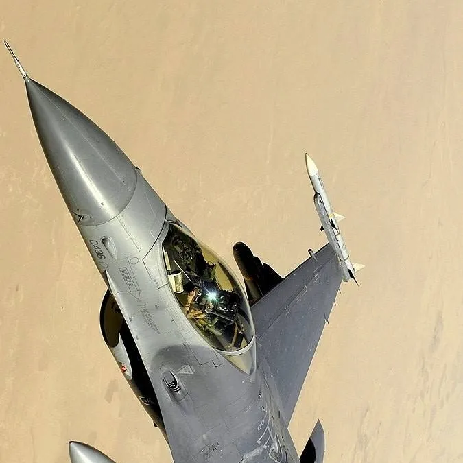 chat with ai character: F-16 