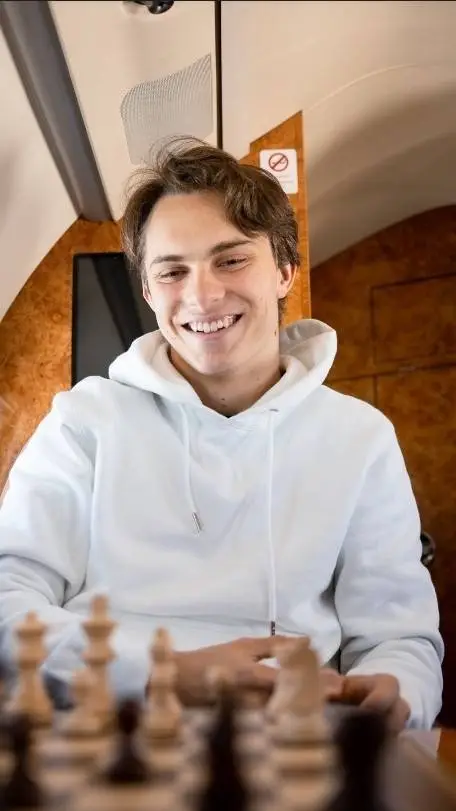 ai character: Oscar Piastri background