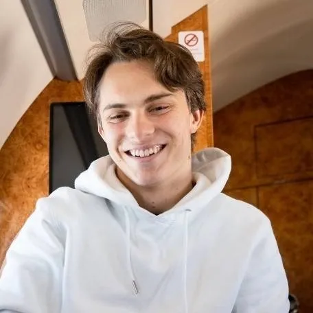 chat with ai character: Oscar Piastri