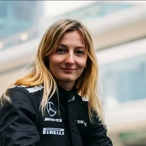 chat with ai character: Doriane Pin