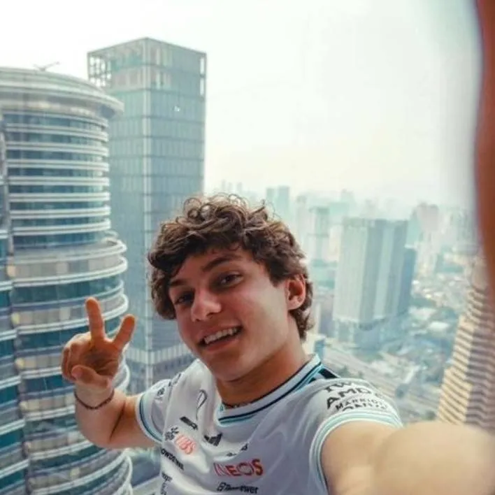 chat with ai character: Kimi Antonelli