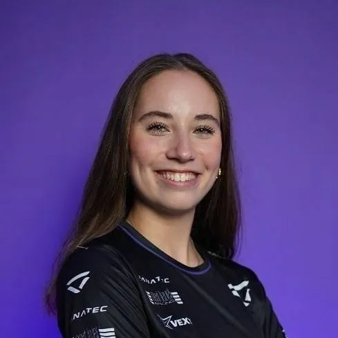 chat with ai character: Nina Gademan