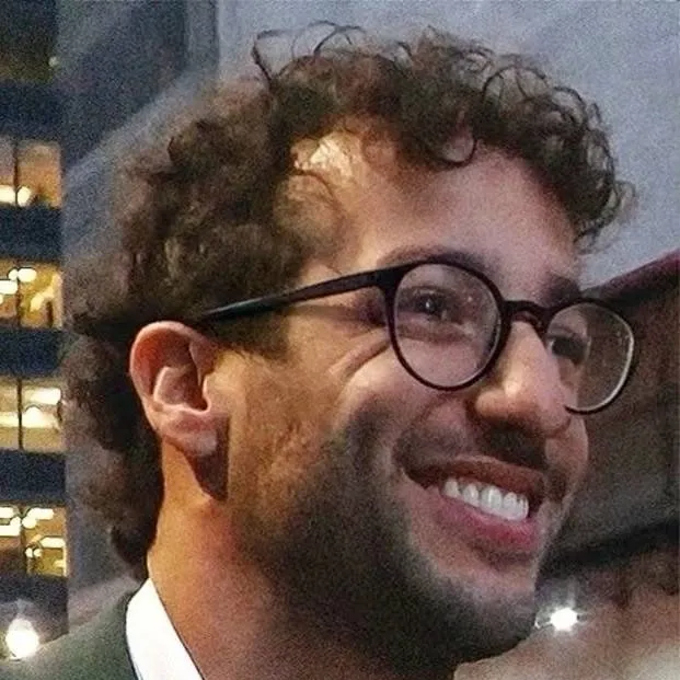 chat with ai character: Daniel Riccardo