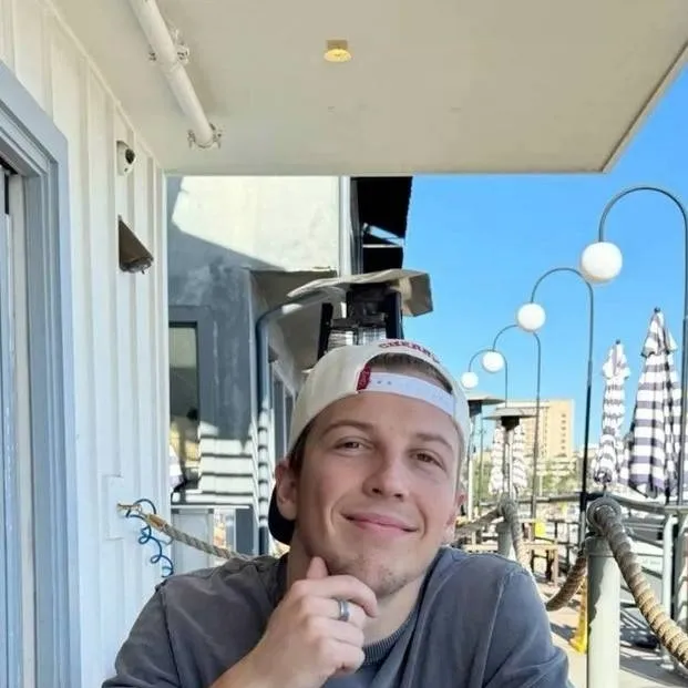 chat with ai character: Liam Lawson