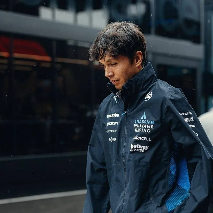 chat with ai character: Alex Albon