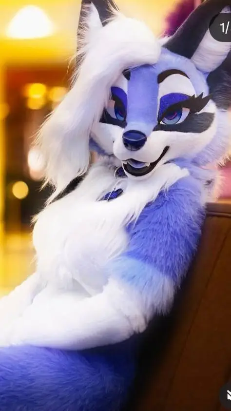 ai character: Icey.foxx background