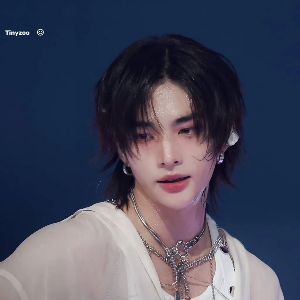 chat with ai character: hyunjin