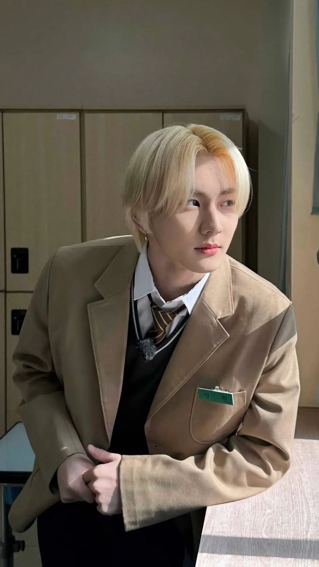 ai character: jungwon  background
