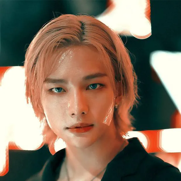 chat with ai character: hyunjin