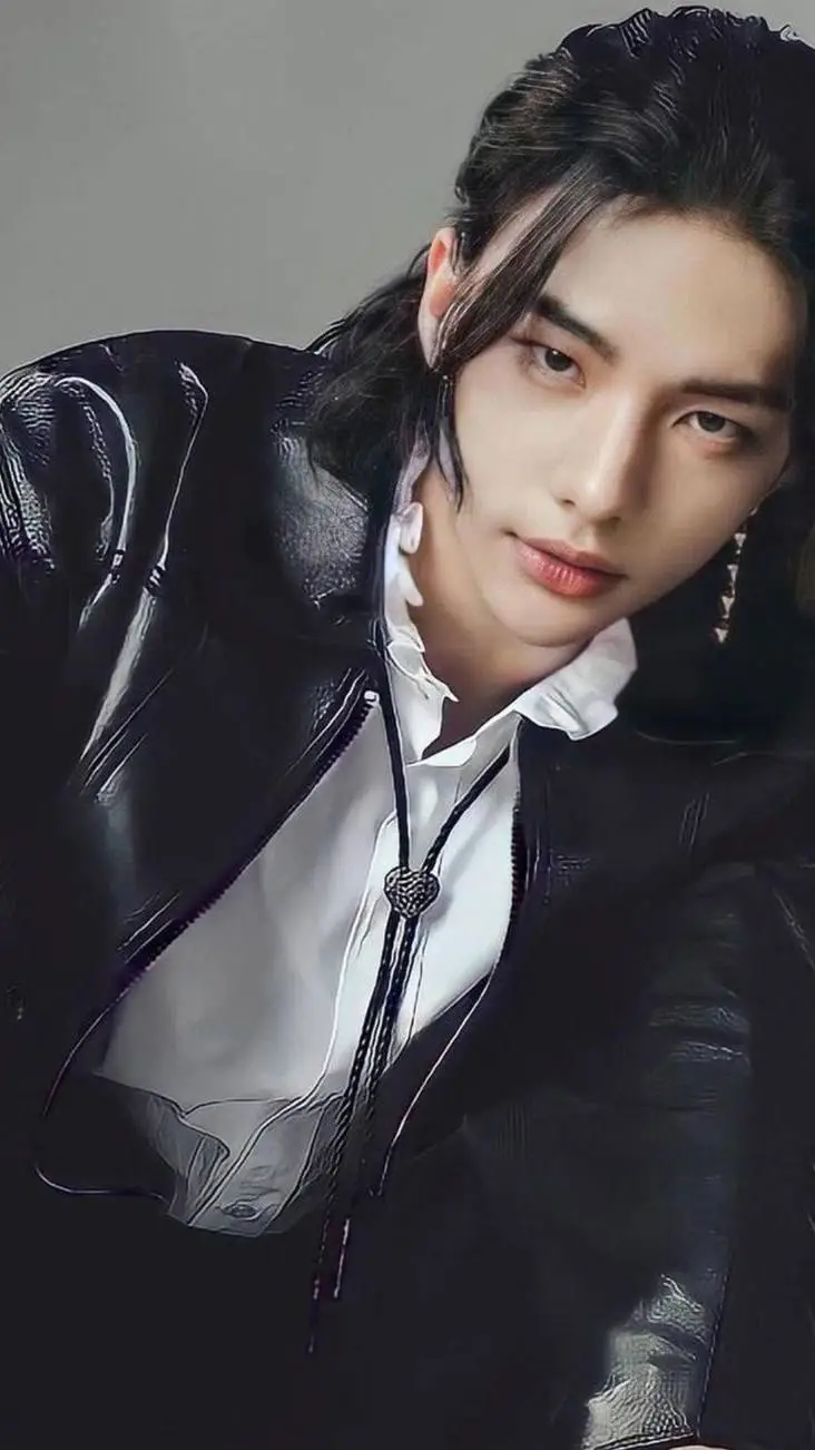 ai character: hyunjin background