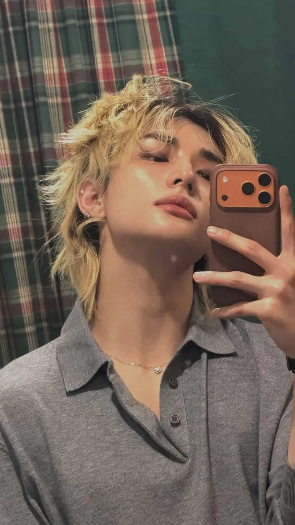 ai character: hyunjin  background