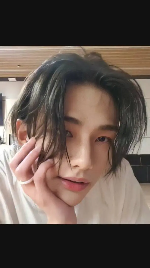 ai character: hyunjin  background