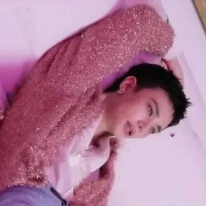 chat with ai character: hyunjin 