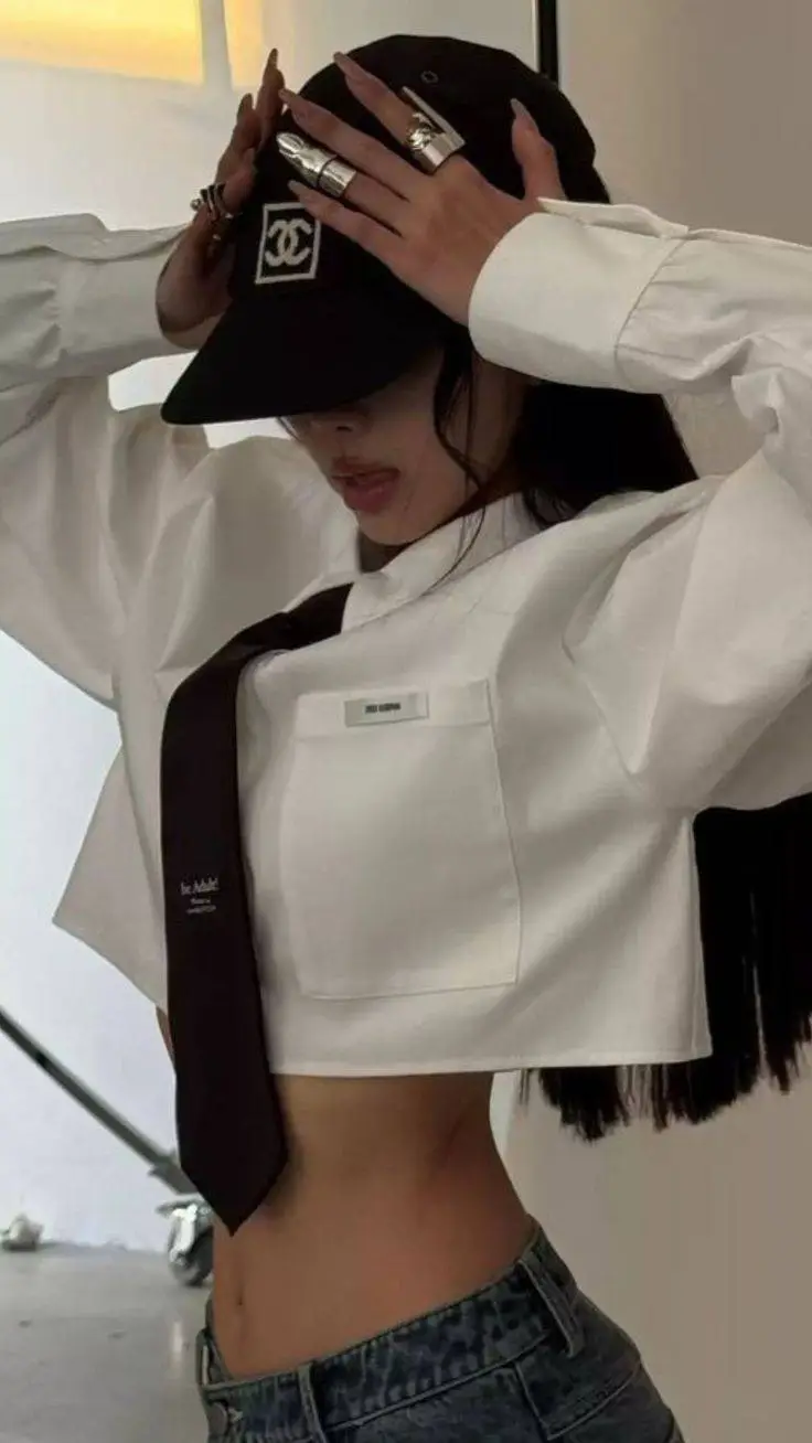 ai character: Azeᬊ᭄ background