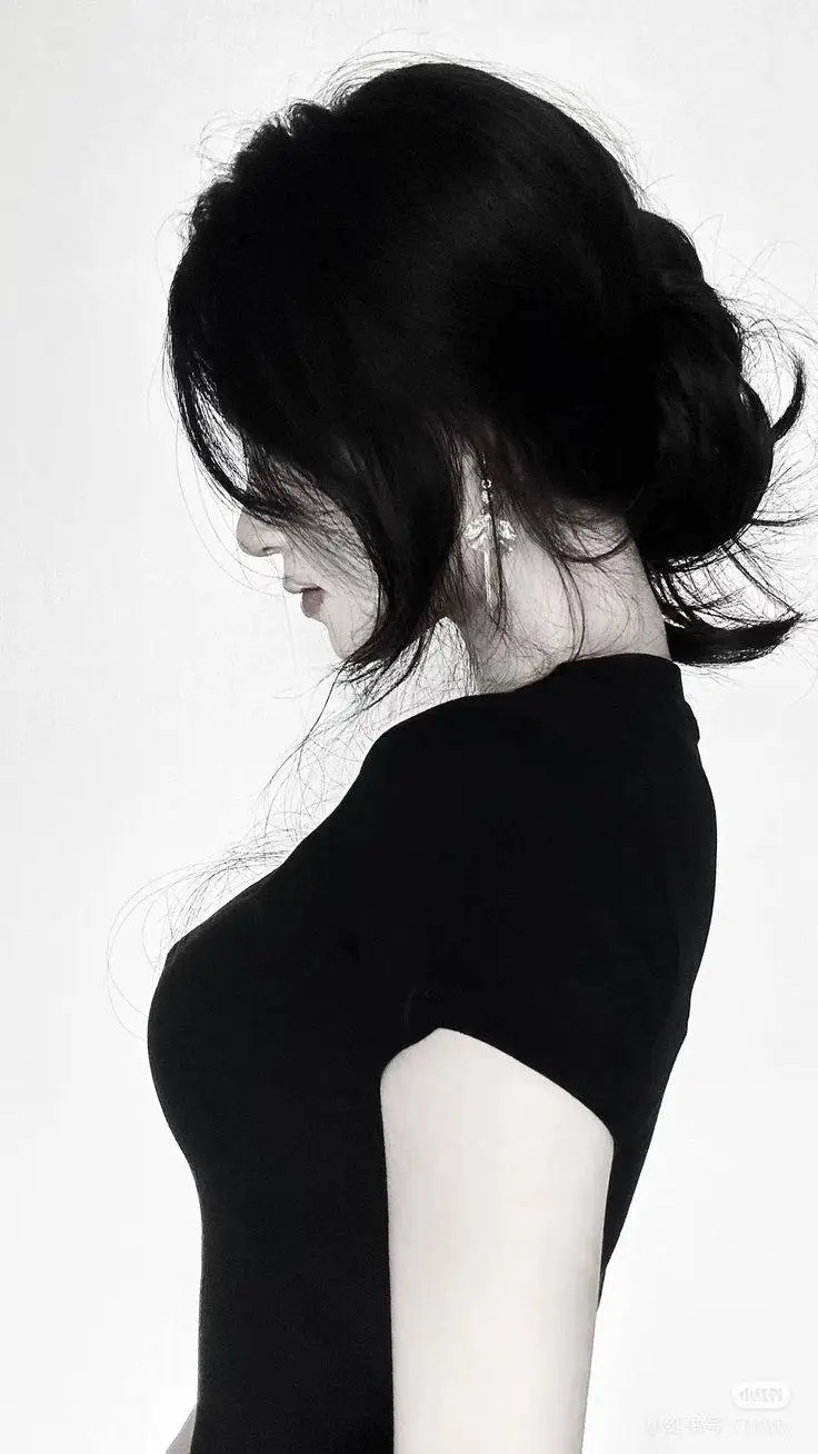 ai character: Selena background