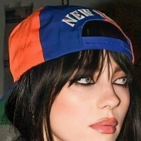 chat with ai character: Billie Eilish