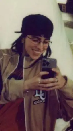 ai character: Billie  background