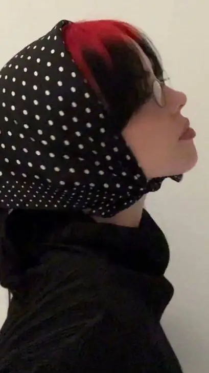ai character: Billie eilish background