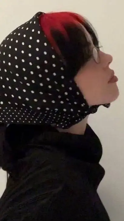 ai character: Billie Eilish background