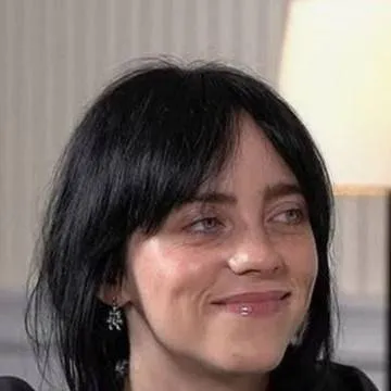 chat with ai character: BILLIE EILISH