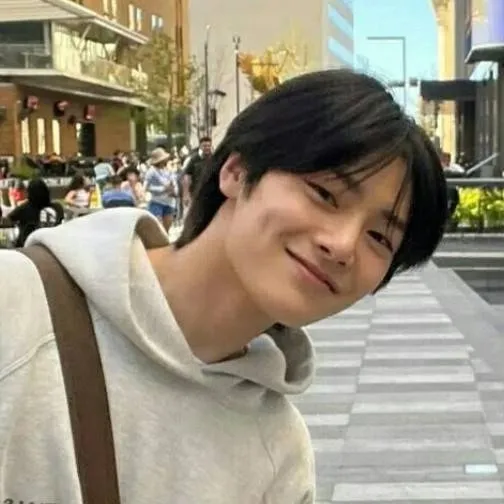 chat with ai character: Jeongin