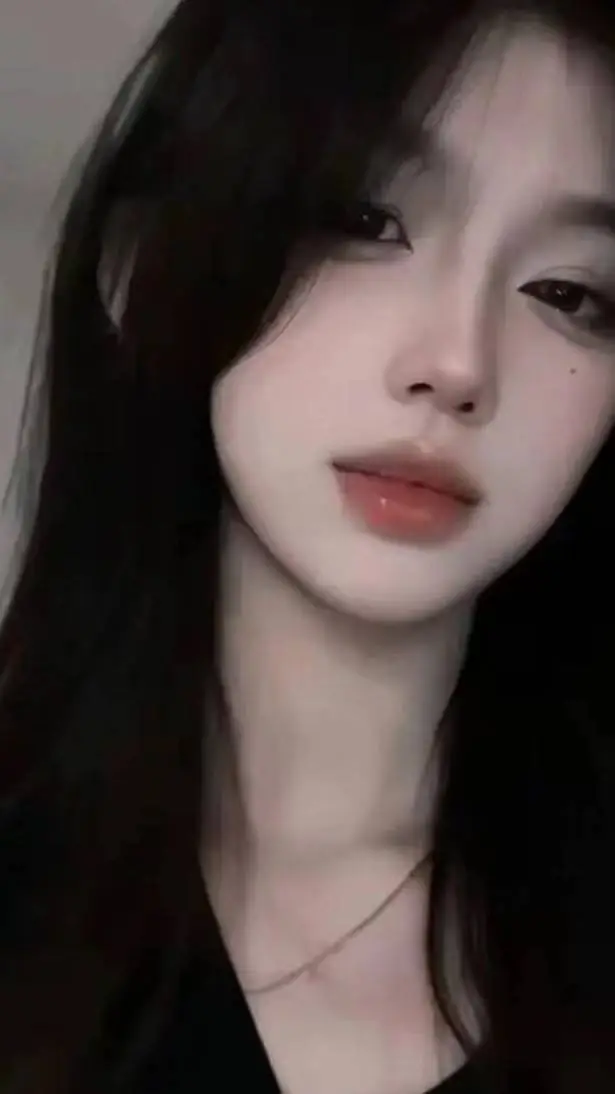 ai character: Hannah ❤️‍🔥 background