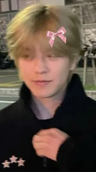 ai character: Seungmin  background