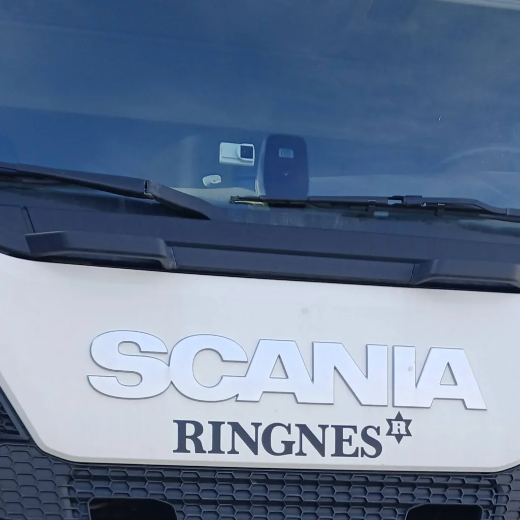 chat with ai character: Scania (test 2)