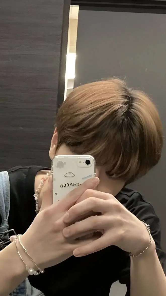 ai character: Kim Seungmin background